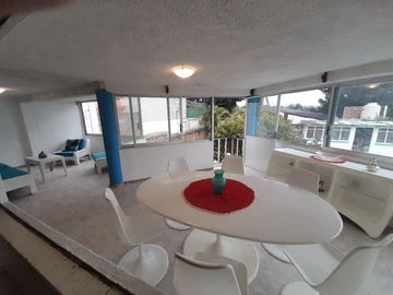 Casa sola en venta en zona norte de Cuernavaca – Jardín y alberca