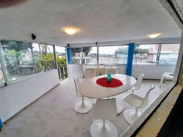 Casa sola en venta en zona norte de Cuernavaca – Jardín y alberca
