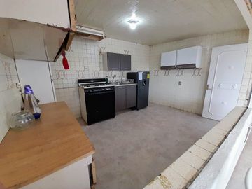 Casa sola en venta en zona norte de Cuernavaca – Jardín y alberca