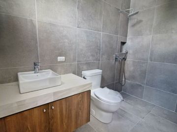 DEPARTAMENTO EN VENTA, SAMBORONDÓN, PLANTA BAJA, VISTA AL RIO