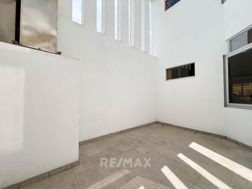Venta De Gran Edificio Comercial En Plena Avenida, Límite Con Miraflores. (De Estreno)