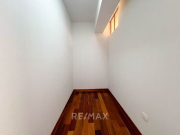 Venta De Gran Edificio Comercial En Plena Avenida, Límite Con Miraflores. (De Estreno)
