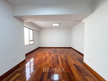 Venta De Gran Edificio Comercial En Plena Avenida, Límite Con Miraflores. (De Estreno)