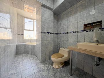 Venta De Gran Edificio Comercial En Plena Avenida, Límite Con Miraflores. (De Estreno)