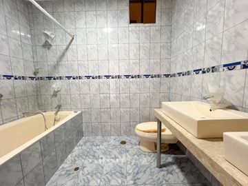 Venta De Gran Edificio Comercial En Plena Avenida, Límite Con Miraflores. (De Estreno)
