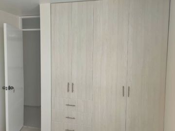 Bajó De Precio!!! Vive En Umacollo!!! Con Ascensor Cerca De La U.Catolica