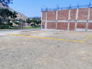 ¡Venta de Terreno frente a parque en San Antonio de Pachacamac!