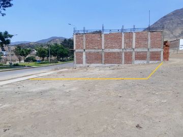 ¡Venta de Terreno frente a parque en San Antonio de Pachacamac!