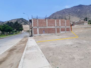 ¡Venta de Terreno frente a parque en San Antonio de Pachacamac!