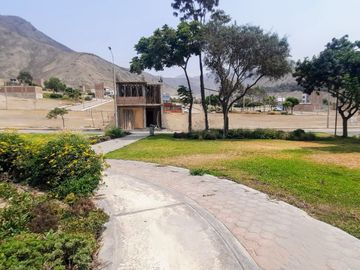 ¡Venta de Terreno frente a parque en San Antonio de Pachacamac!
