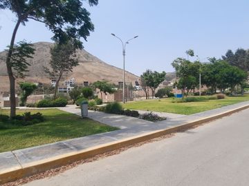 ¡Venta de Terreno frente a parque en San Antonio de Pachacamac!