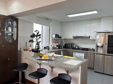 ¡EXCLUSIVO DÚPLEX CON PISCINA Y VISTA PANORÁMICA!