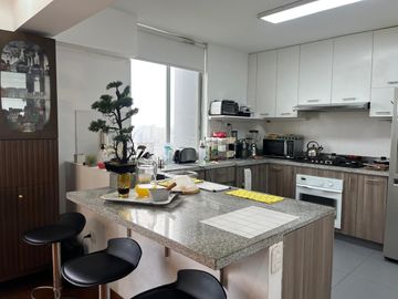 ¡EXCLUSIVO DÚPLEX CON PISCINA Y VISTA PANORÁMICA!