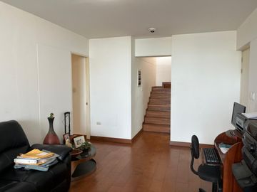 ¡EXCLUSIVO DÚPLEX CON PISCINA Y VISTA PANORÁMICA!