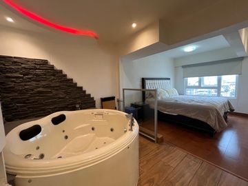 ¡EXCLUSIVO DÚPLEX CON PISCINA Y VISTA PANORÁMICA!