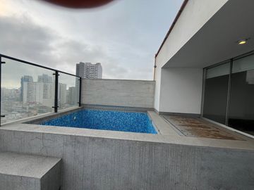 ¡EXCLUSIVO DÚPLEX CON PISCINA Y VISTA PANORÁMICA!