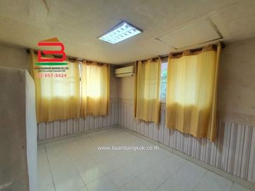 บ้านเดี่ยว หลังริม หมู่บ้าน ซื่อตรง 28 (ซอยนวมินทร์ 143) เนื้อที่ 108 ตรว. ใกล้รพ.พญาไท, โลตัส นวมินทร์ ถนนนวมินทร์ แขวงคลองกุ่ม เขตบางกะปิ กรุงเทพมหา