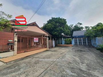 บ้านเดี่ยว หลังริม หมู่บ้าน ซื่อตรง 28 (ซอยนวมินทร์ 143) เนื้อที่ 108 ตรว. ใกล้รพ.พญาไท, โลตัส นวมินทร์ ถนนนวมินทร์ แขวงคลองกุ่ม เขตบางกะปิ กรุงเทพมหา