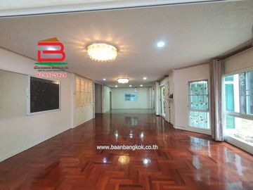บ้านเดี่ยว หลังริม หมู่บ้าน ซื่อตรง 28 (ซอยนวมินทร์ 143) เนื้อที่ 108 ตรว. ใกล้รพ.พญาไท, โลตัส นวมินทร์ ถนนนวมินทร์ แขวงคลองกุ่ม เขตบางกะปิ กรุงเทพมหา