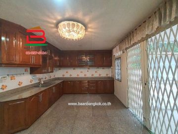 บ้านเดี่ยว หลังริม หมู่บ้าน ซื่อตรง 28 (ซอยนวมินทร์ 143) เนื้อที่ 108 ตรว. ใกล้รพ.พญาไท, โลตัส นวมินทร์ ถนนนวมินทร์ แขวงคลองกุ่ม เขตบางกะปิ กรุงเทพมหา