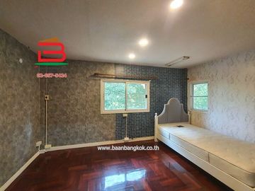 บ้านเดี่ยว หลังริม หมู่บ้าน ซื่อตรง 28 (ซอยนวมินทร์ 143) เนื้อที่ 108 ตรว. ใกล้รพ.พญาไท, โลตัส นวมินทร์ ถนนนวมินทร์ แขวงคลองกุ่ม เขตบางกะปิ กรุงเทพมหา
