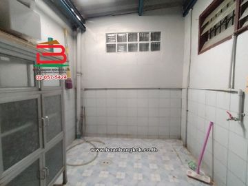 ทาวน์เฮาส์ 2 ชั้น พิธิพันธ์ วิลล่า เนื้อที่ 23 ตรว. ซอยพหลโยธิน 25แยก 39 เขตบางเขน กรุงเทพ