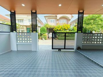 บ้านมือสอง  พร้อมอยู่ มีนบุรี คลองสามวา หมู่บ้านบุรีรมย์ ถนนเลียบคลองสอง 23  บ้านแฝด 2 ชั้น 3 นอน 2 น้ำ  พาชมบ้าน 081-440-----