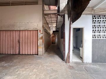 FOR SALE Fixer Upper Old House and Lot in Brgy Don Manuel Quezon City - SH101