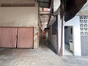 FOR SALE Fixer Upper Old House and Lot in Brgy Don Manuel Quezon City - SH101