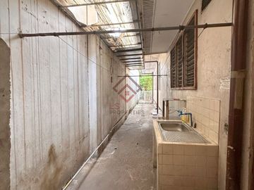 FOR SALE Fixer Upper Old House and Lot in Brgy Don Manuel Quezon City - SH101