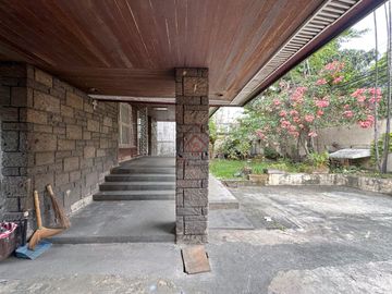 FOR SALE Fixer Upper Old House and Lot in Brgy Don Manuel Quezon City - SH101