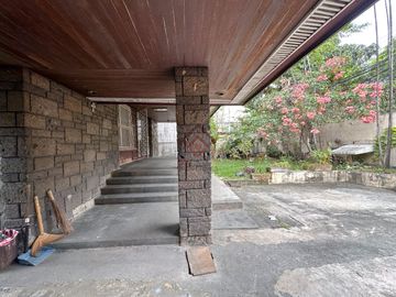 FOR SALE Fixer Upper Old House and Lot in Brgy Don Manuel Quezon City - SH101
