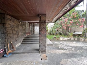 FOR SALE Fixer Upper Old House and Lot in Brgy Don Manuel Quezon City - SH101