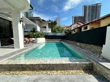 Luxury Villa for Sale in a Beachfront Village – Jomtien