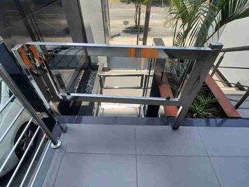 VENDO DEPARTAMENTO DÚPLEX. REMODELADO. IMPECABLE. FRENTE A PARQUE – SAN BORJA