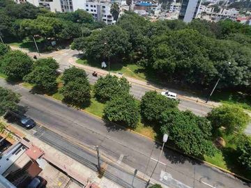 VENDO DEPARTAMENTO DÚPLEX. REMODELADO. IMPECABLE. FRENTE A PARQUE – SAN BORJA