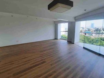 VENDO DEPARTAMENTO DÚPLEX. REMODELADO. IMPECABLE. FRENTE A PARQUE – SAN BORJA