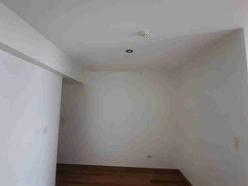 VENDO DEPARTAMENTO DÚPLEX. REMODELADO. IMPECABLE. FRENTE A PARQUE – SAN BORJA