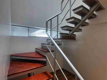 VENDO DEPARTAMENTO DÚPLEX. REMODELADO. IMPECABLE. FRENTE A PARQUE – SAN BORJA