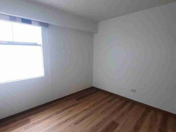 VENDO DEPARTAMENTO DÚPLEX. REMODELADO. IMPECABLE. FRENTE A PARQUE – SAN BORJA