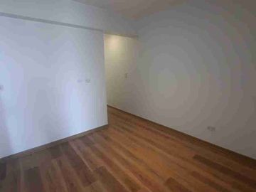 VENDO DEPARTAMENTO DÚPLEX. REMODELADO. IMPECABLE. FRENTE A PARQUE – SAN BORJA