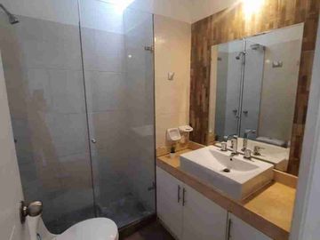 VENDO DEPARTAMENTO DÚPLEX. REMODELADO. IMPECABLE. FRENTE A PARQUE – SAN BORJA