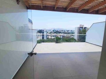 VENDO DEPARTAMENTO DÚPLEX. REMODELADO. IMPECABLE. FRENTE A PARQUE – SAN BORJA