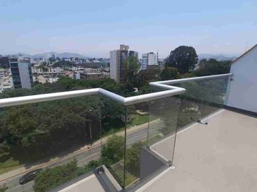 VENDO DEPARTAMENTO DÚPLEX. REMODELADO. IMPECABLE. FRENTE A PARQUE – SAN BORJA