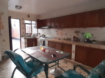 SE VENDE LINDA CASA EN LA MOLINA