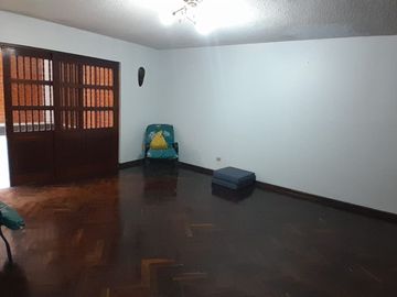 SE VENDE LINDA CASA EN LA MOLINA