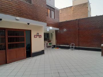 SE VENDE LINDA CASA EN LA MOLINA