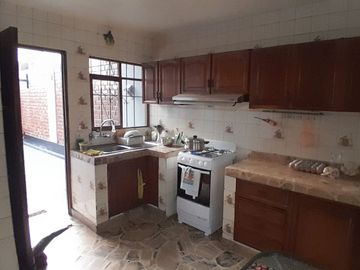 SE VENDE LINDA CASA EN LA MOLINA