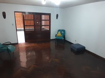SE VENDE LINDA CASA EN LA MOLINA