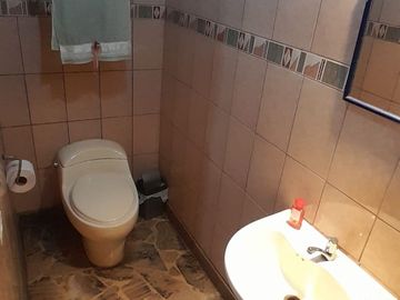 SE VENDE LINDA CASA EN LA MOLINA